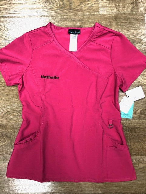 Zorgtuniek Infinity 2625A in fuchsia met de naam Nathalie maat M